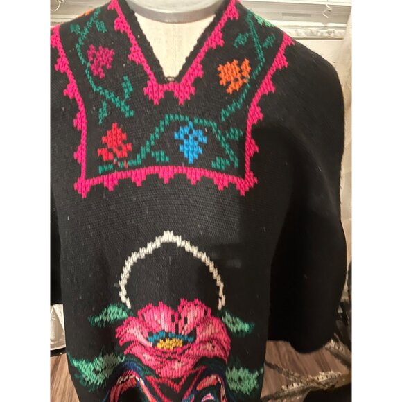Vtg Wool Mexican Embroidered Poncho Floral Cross-Stitch Fringe Boho Hippie O/S - Picture 2 of 16